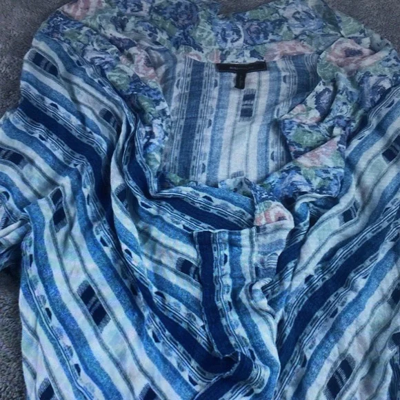 Blue Striped V-Neck Women's Top - Picture 3 of 3